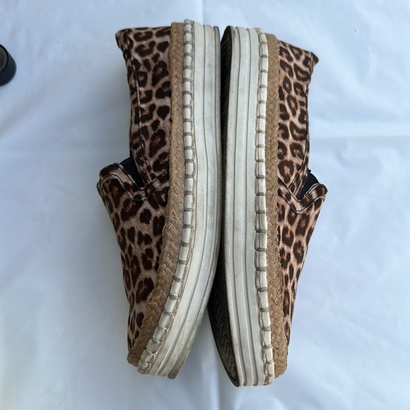 Slip ons animal print great condition 6.5 - Picture 4 of 4